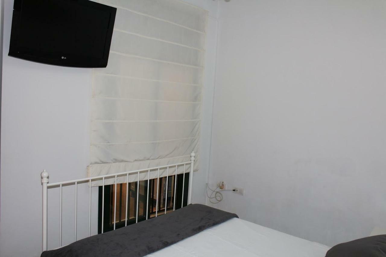 Apartamentos RG Triana, calle Castilla con PATIO Sevilla Exterior foto