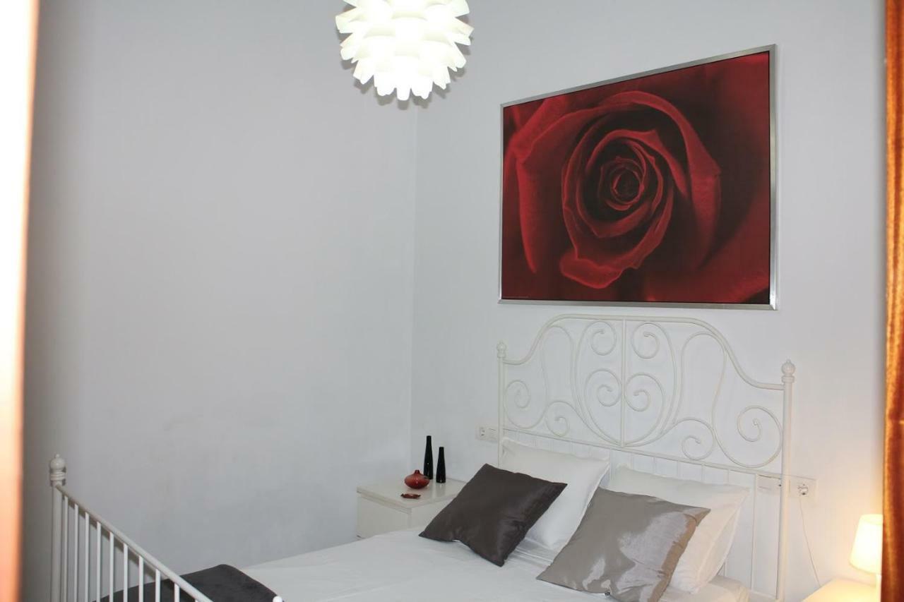 Apartamentos RG Triana, calle Castilla con PATIO Sevilla Exterior foto