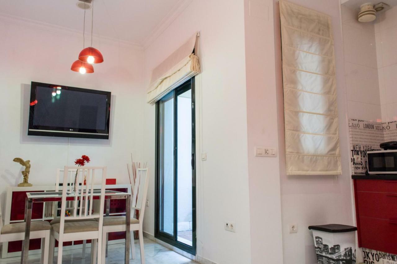 Apartamentos RG Triana, calle Castilla con PATIO Sevilla Exterior foto